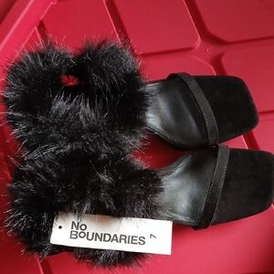 No Boundaries Black Faux Fur Memory Foam Sandals Size 7